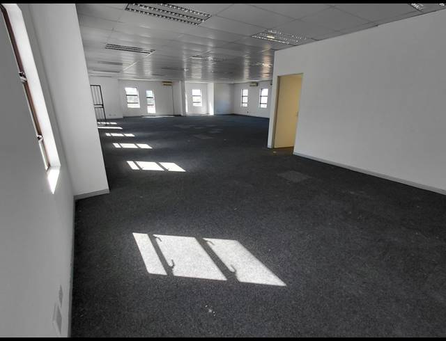 233M² OFFICE TO LET IN HALFWAY HOUSE